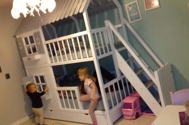 Hausbett, Spielbett LUNA (Leiter,Treppe,Rutsche) - Kubuk Moebel