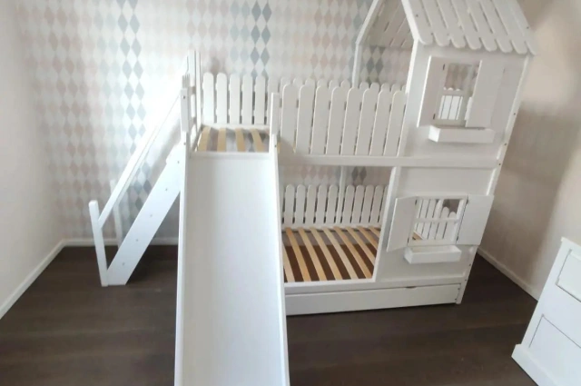 Hausbett, Spielbett LUNA (Leiter,Treppe,Rutsche) - Kubuk Moebel