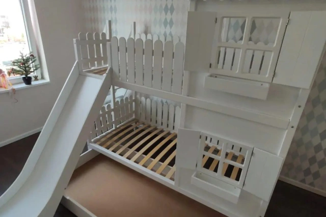 Hausbett, Spielbett LUNA (Leiter,Treppe,Rutsche) - Kubuk Moebel