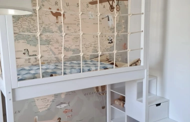 Hochbett, Kinderbett RONI mit Treppe und Schnurnetz - Kubuk Moebel Hochbett, Kinderbett RONI mit Treppe und Schnurnetz - Kubuk Moebel