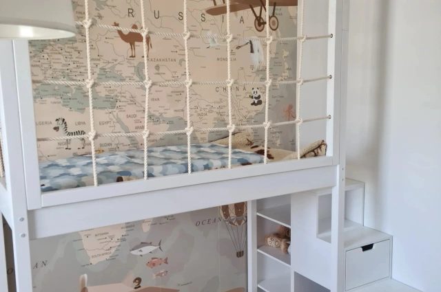 Hochbett, Kinderbett RONI mit Treppe und Schnurnetz - Kubuk Moebel Hochbett, Kinderbett RONI mit Treppe und Schnurnetz - Kubuk Moebel