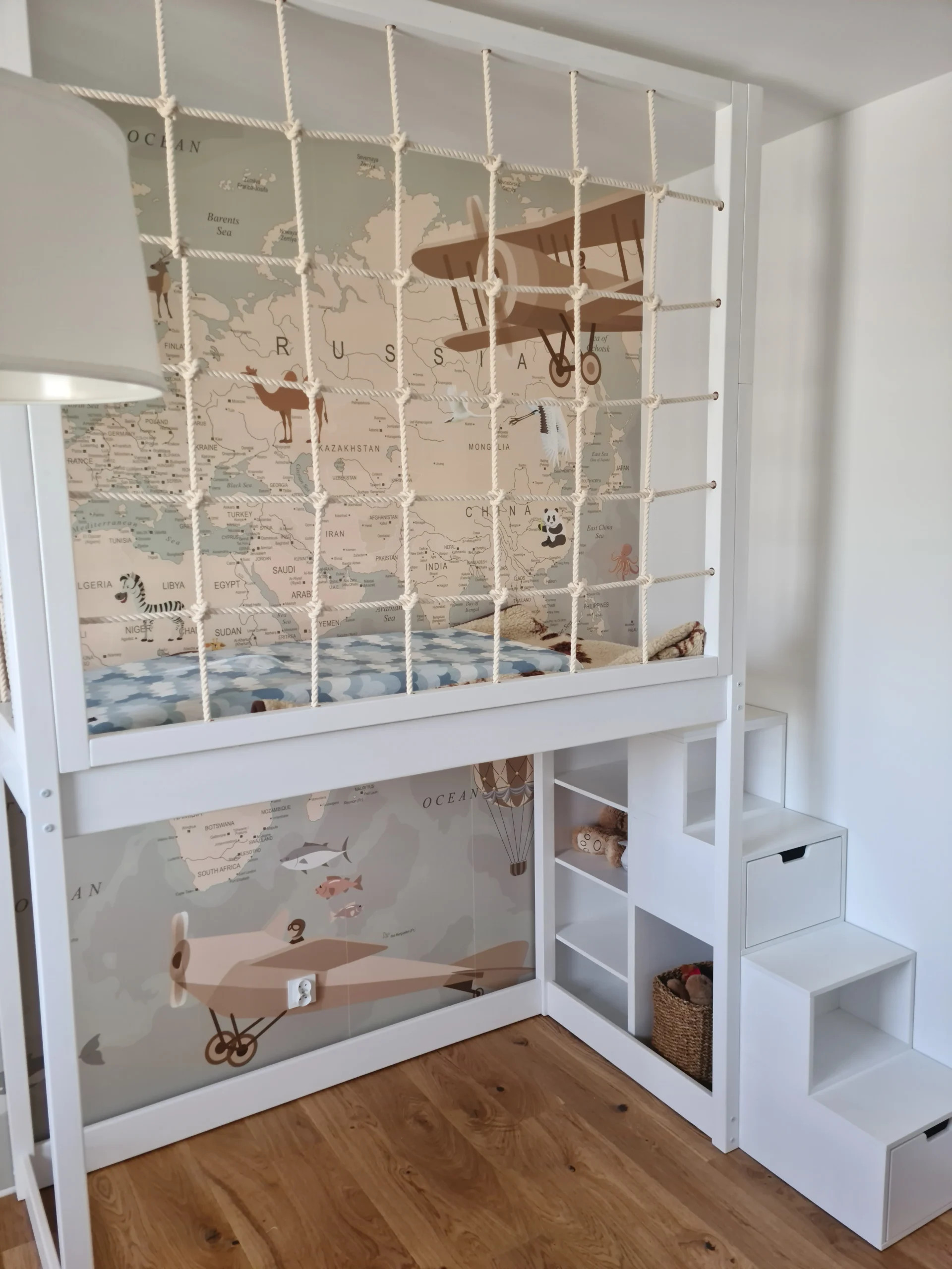 Hochbett, Kinderbett RONI mit Treppe und Schnurnetz - Kubuk Moebel Hochbett, Kinderbett RONI mit Treppe und Schnurnetz - Kubuk Moebel