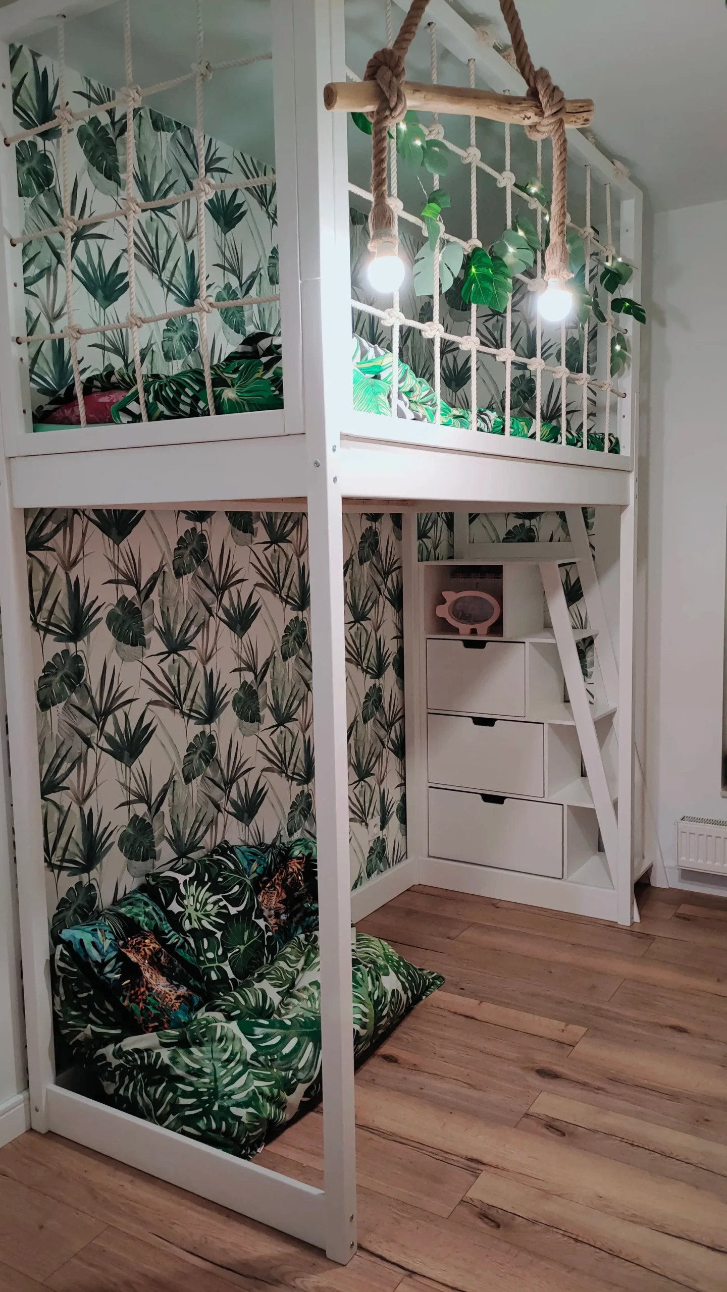 Hochbett, Kinderbett RONI mit Treppe und Schnurnetz - Kubuk Moebel Hochbett, Kinderbett RONI mit Treppe und Schnurnetz - Kubuk Moebel