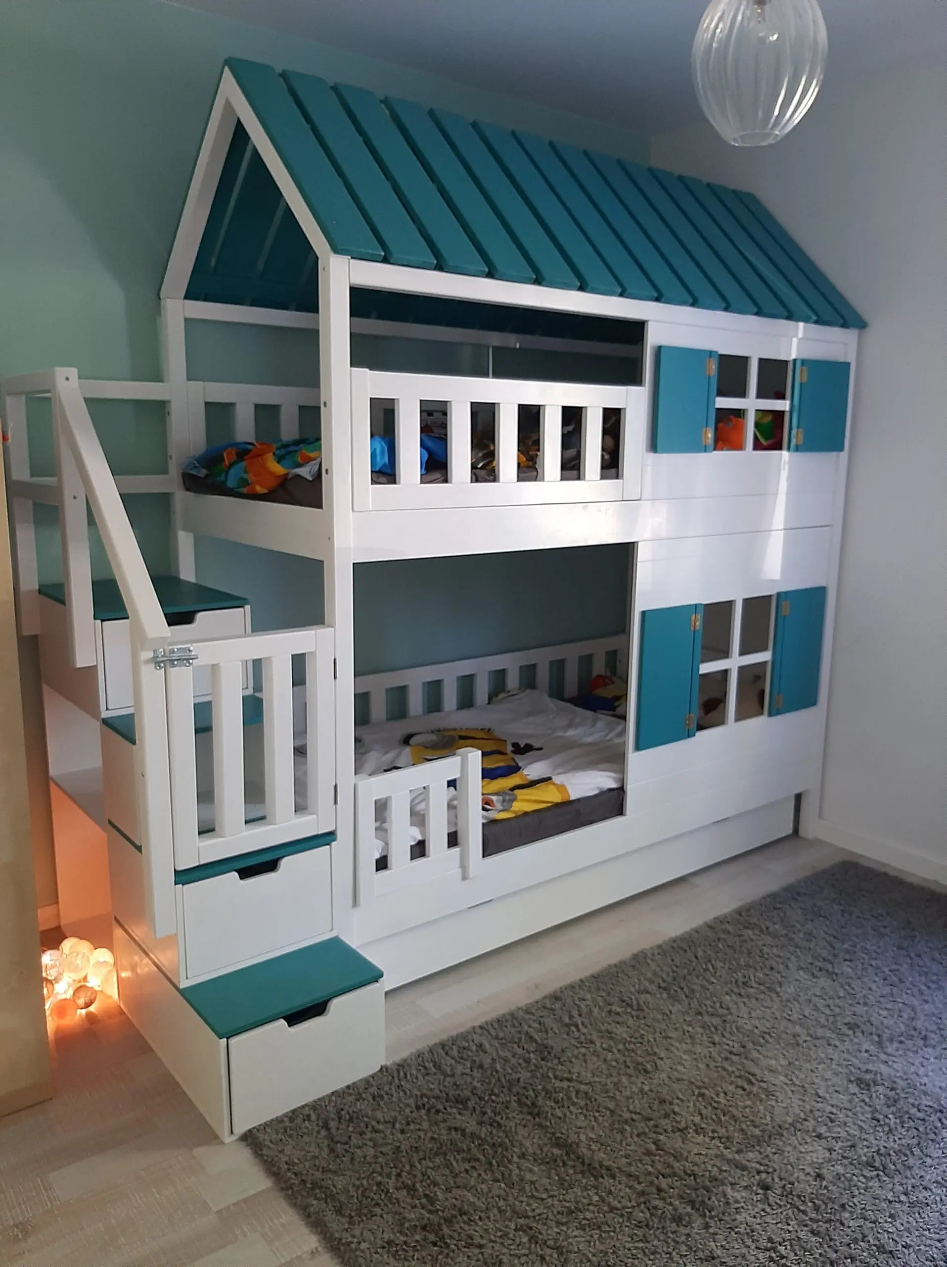 Hausbett, Spielbett KJARA mit vollem Dach und Rutsche - Kubuk Moebel Hausbett, Spielbett KJARA mit vollem Dach und Rutsche - Kubuk Moebel