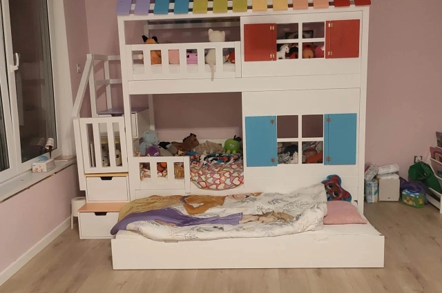 Hausbett, Spielbett KJARA mit vollem Dach und Rutsche - Kubuk Moebel Hausbett, Spielbett KJARA mit vollem Dach und Rutsche - Kubuk Moebel
