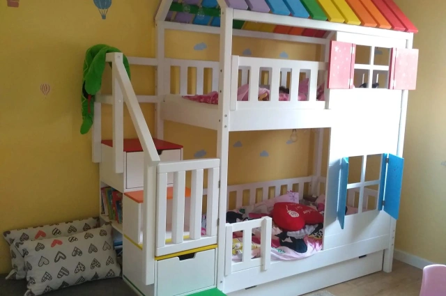 Hausbett, Spielbett KJARA mit vollem Dach und Rutsche - Kubuk Moebel Hausbett, Spielbett KJARA mit vollem Dach und Rutsche - Kubuk Moebel