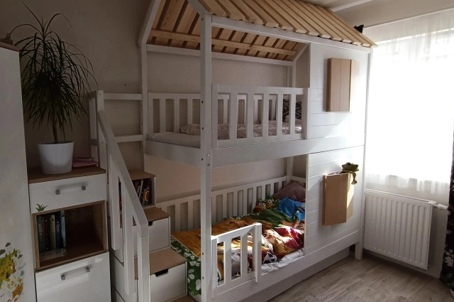Hausbett, Spielbett KJARA mit vollem Dach und Rutsche - Kubuk Moebel Hausbett, Spielbett KJARA mit vollem Dach und Rutsche - Kubuk Moebel