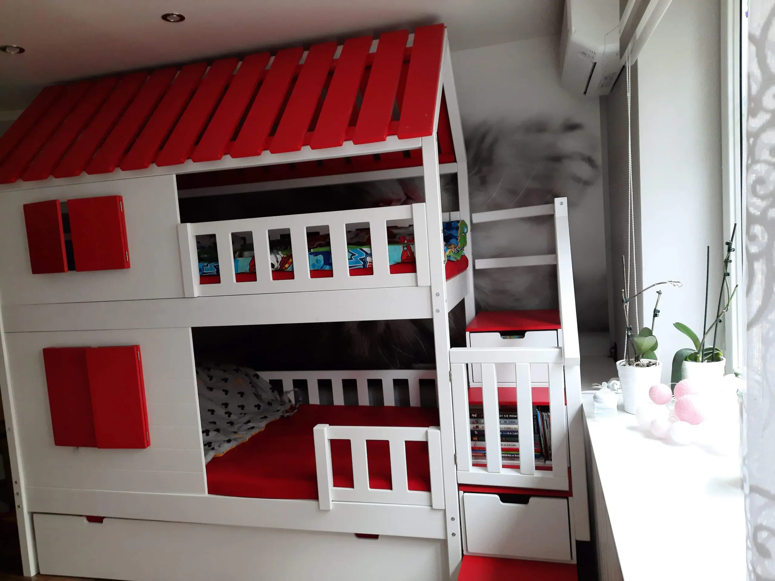 Hausbett, Spielbett KJARA mit vollem Dach und Rutsche - Kubuk Moebel Hausbett, Spielbett KJARA mit vollem Dach und Rutsche - Kubuk Moebel