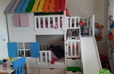 Hausbett, Spielbett KJARA mit vollem Dach und Rutsche - Kubuk Moebel Hausbett, Spielbett KJARA mit vollem Dach und Rutsche - Kubuk Moebel