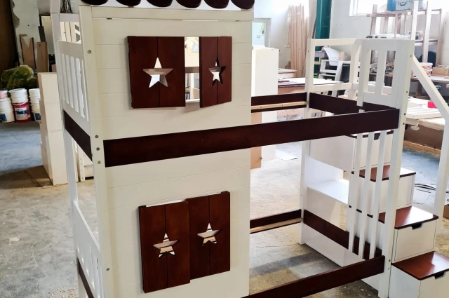 Hausbett, Spielbett KJARA mit vollem Dach und Rutsche - Kubuk Moebel Hausbett, Spielbett KJARA mit vollem Dach und Rutsche - Kubuk Moebel