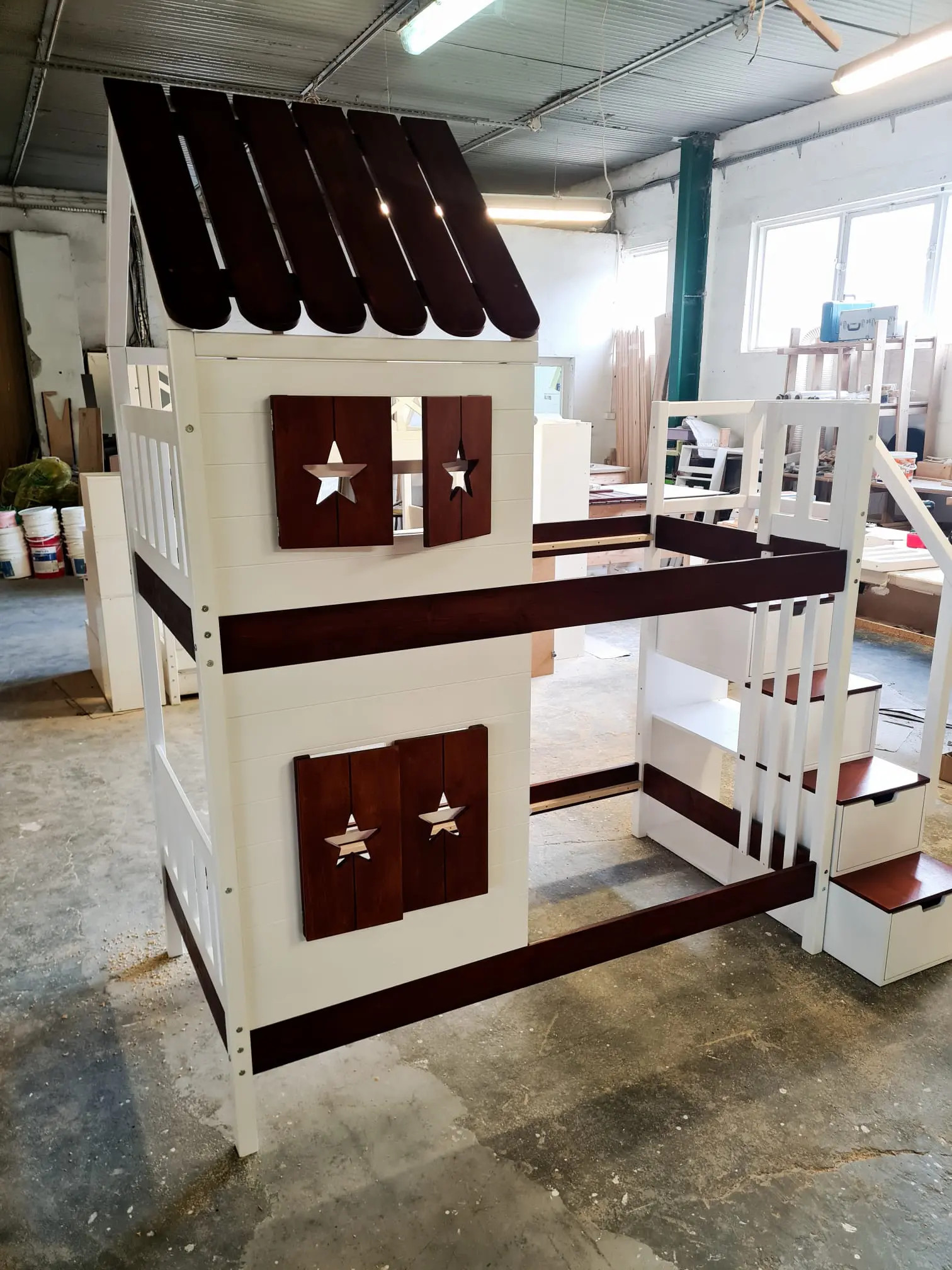 Hausbett, Spielbett KJARA mit vollem Dach und Rutsche - Kubuk Moebel Hausbett, Spielbett KJARA mit vollem Dach und Rutsche - Kubuk Moebel