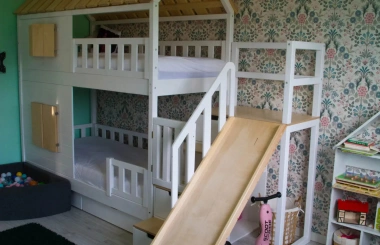 Hausbett, Spielbett KJARA mit vollem Dach und Rutsche - Kubuk Moebel Hausbett, Spielbett KJARA mit vollem Dach und Rutsche - Kubuk Moebel