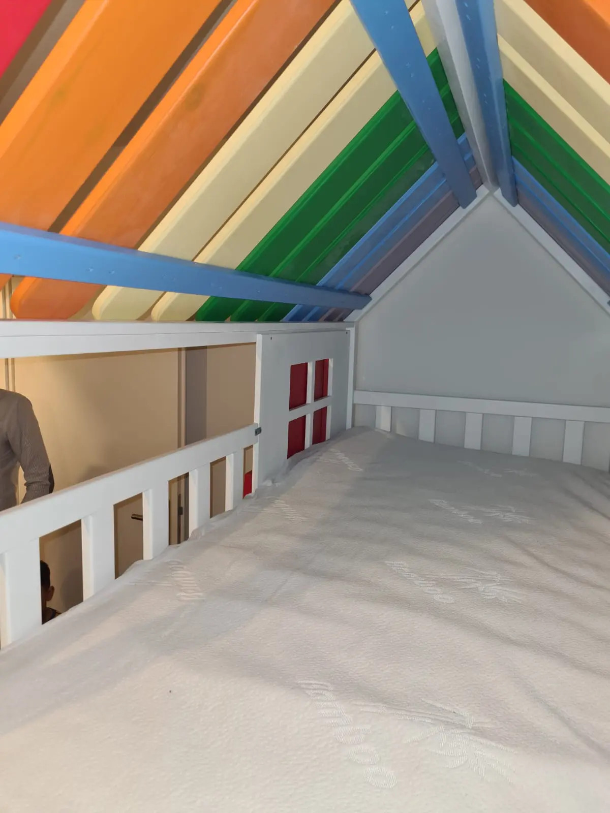 Hausbett, Spielbett KJARA mit vollem Dach und Rutsche - Kubuk Moebel Hausbett, Spielbett KJARA mit vollem Dach und Rutsche - Kubuk Moebel