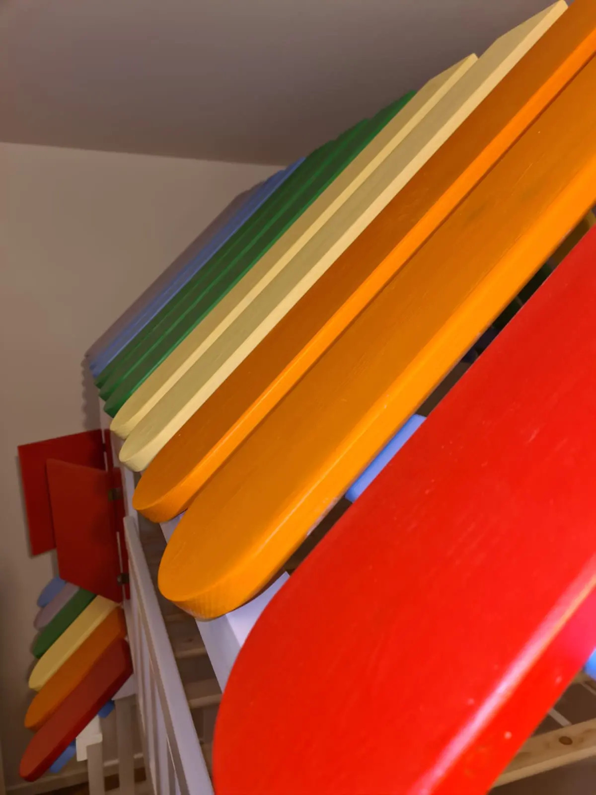 Hausbett, Spielbett KJARA mit vollem Dach und Rutsche - Kubuk Moebel Hausbett, Spielbett KJARA mit vollem Dach und Rutsche - Kubuk Moebel