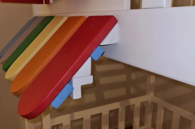 Hausbett, Spielbett KJARA mit vollem Dach und Rutsche - Kubuk Moebel Hausbett, Spielbett KJARA mit vollem Dach und Rutsche - Kubuk Moebel