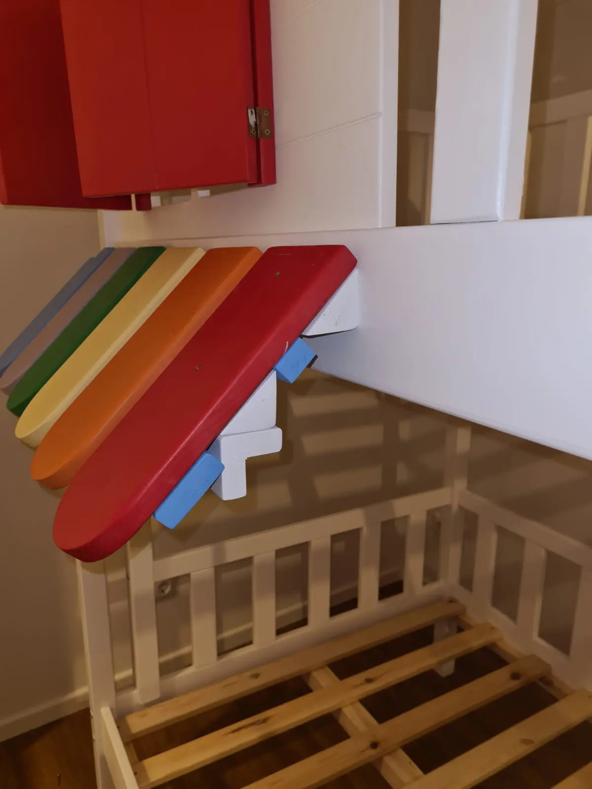 Hausbett, Spielbett KJARA mit vollem Dach und Rutsche - Kubuk Moebel Hausbett, Spielbett KJARA mit vollem Dach und Rutsche - Kubuk Moebel