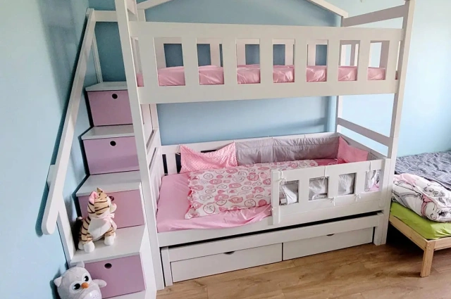 Etagenbett, Kinderbett LINN für 3 Personen mit Treppe - Kubuk Moebel Etagenbett, Kinderbett LINN für 3 Personen mit Treppe - Kubuk Moebel